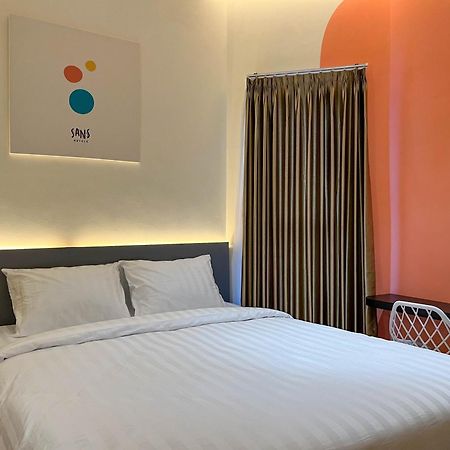 Sans Hotel Premiere Majapahit Semarang Kültér fotó