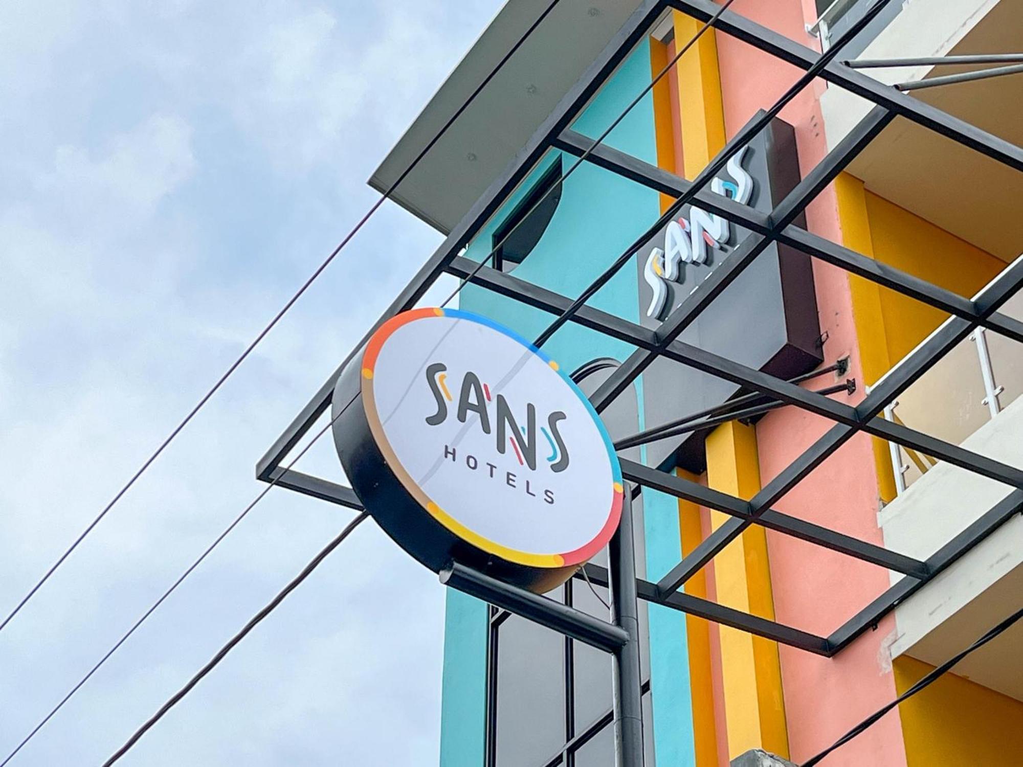 Sans Hotel Premiere Majapahit Semarang Kültér fotó