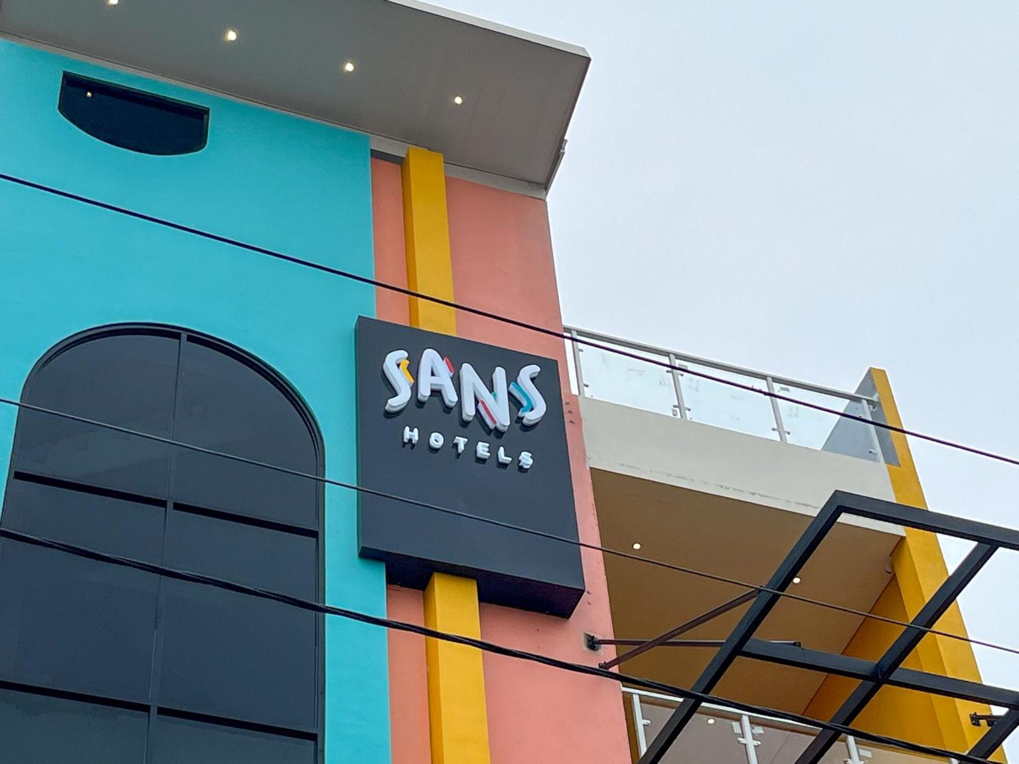 Sans Hotel Premiere Majapahit Semarang Kültér fotó