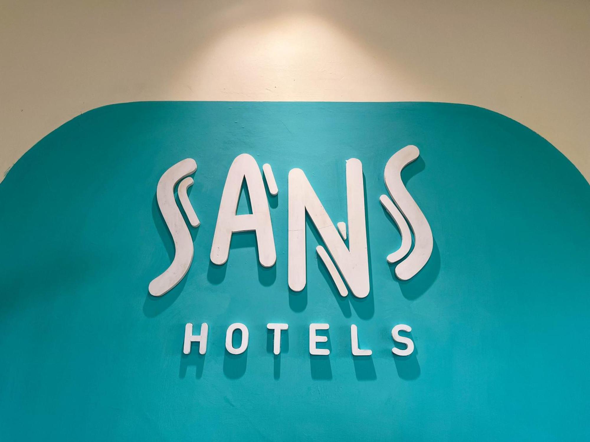 Sans Hotel Premiere Majapahit Semarang Kültér fotó