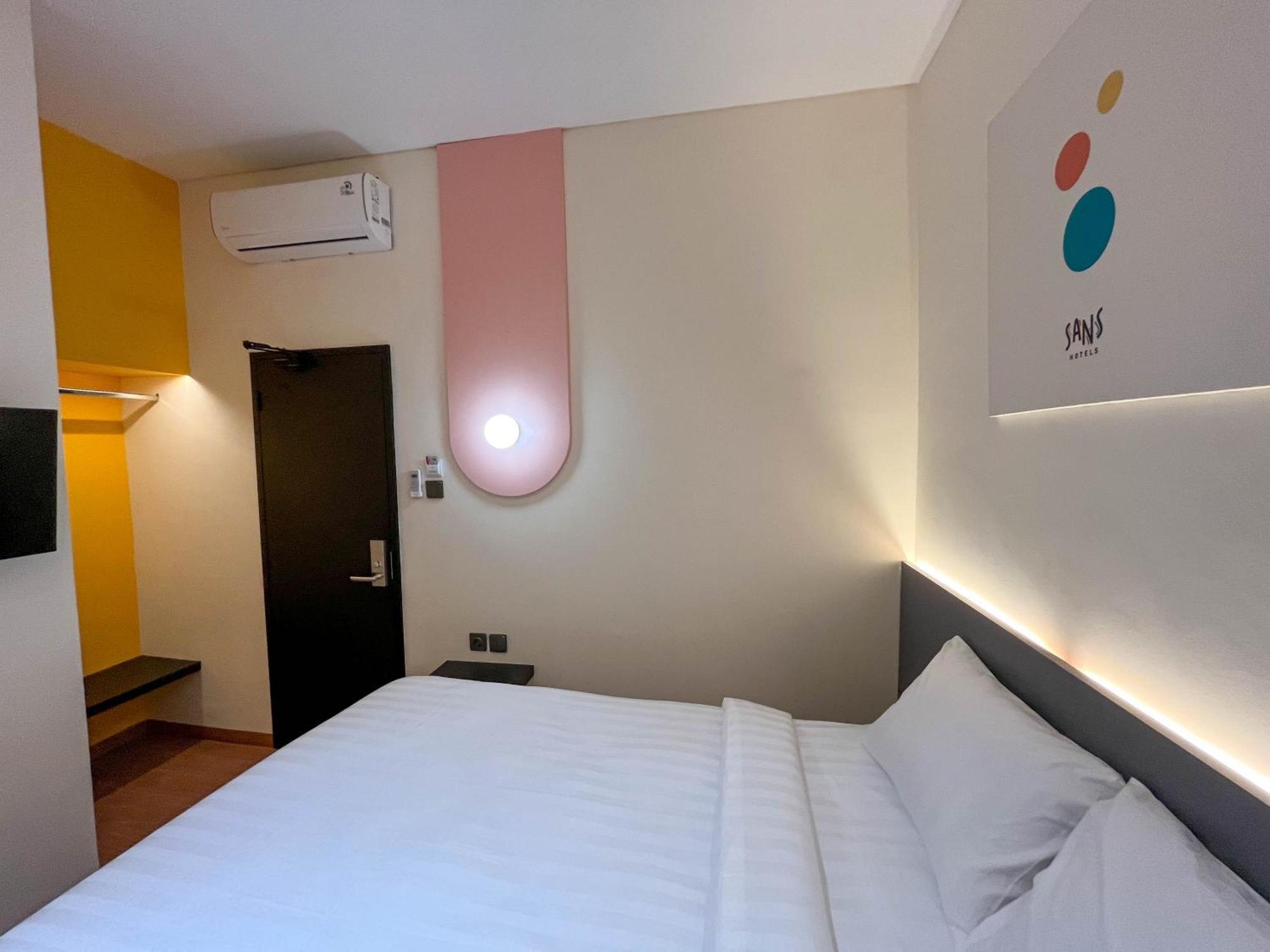 Sans Hotel Premiere Majapahit Semarang Kültér fotó