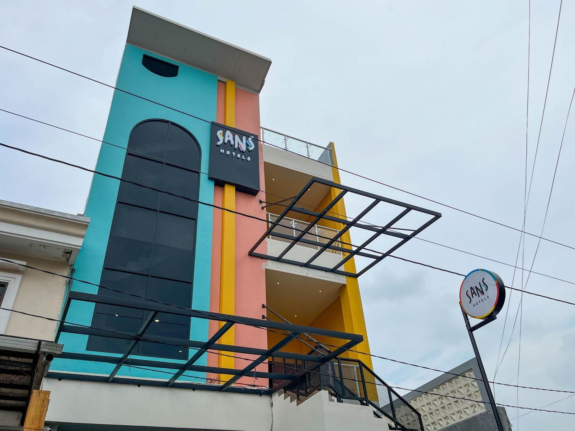 Sans Hotel Premiere Majapahit Semarang Kültér fotó