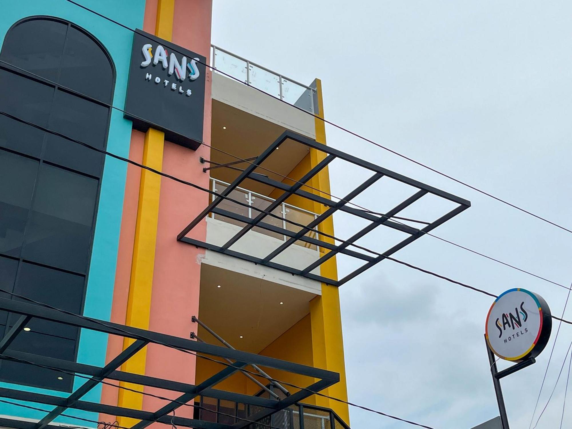 Sans Hotel Premiere Majapahit Semarang Kültér fotó