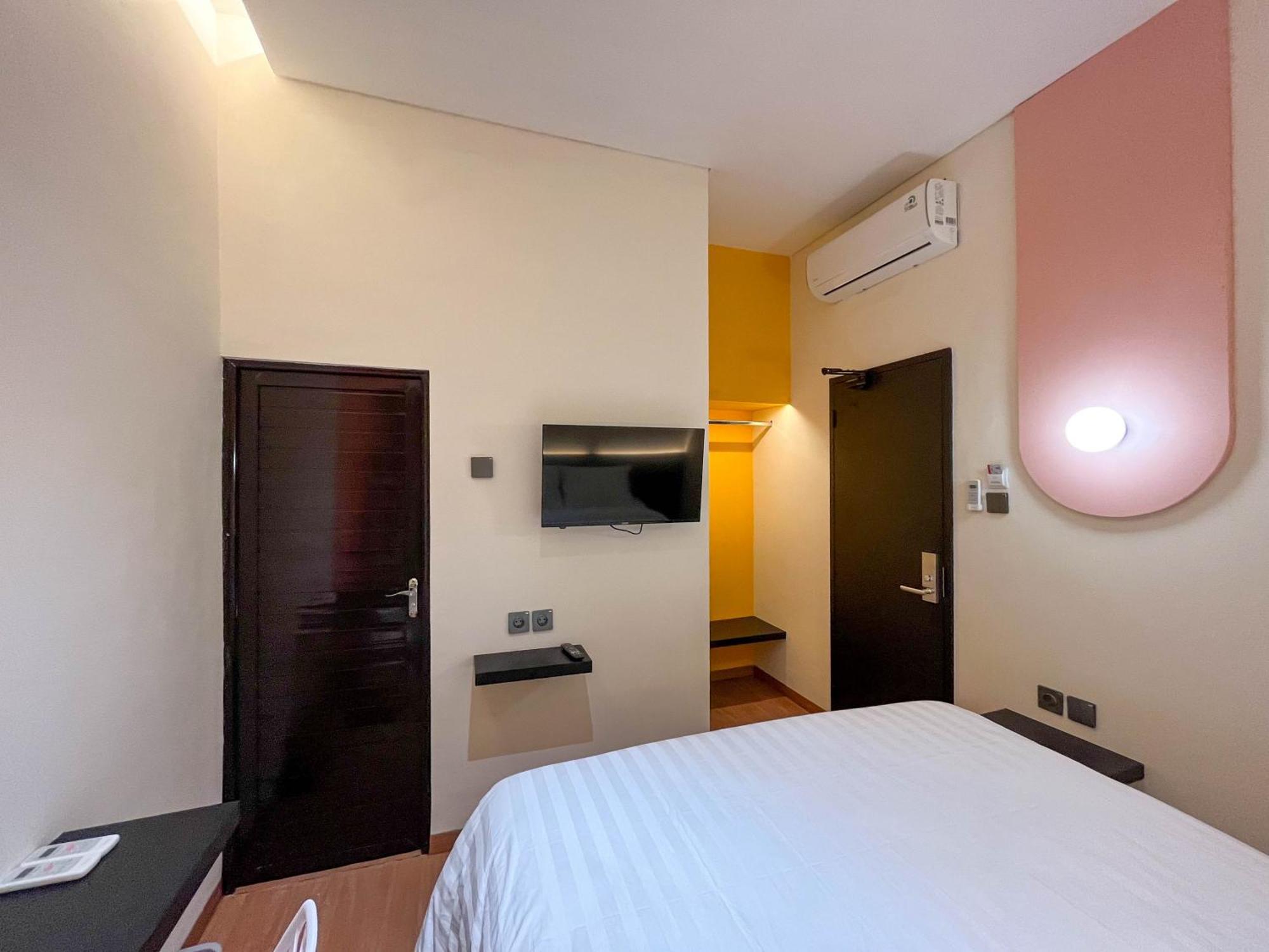 Sans Hotel Premiere Majapahit Semarang Kültér fotó