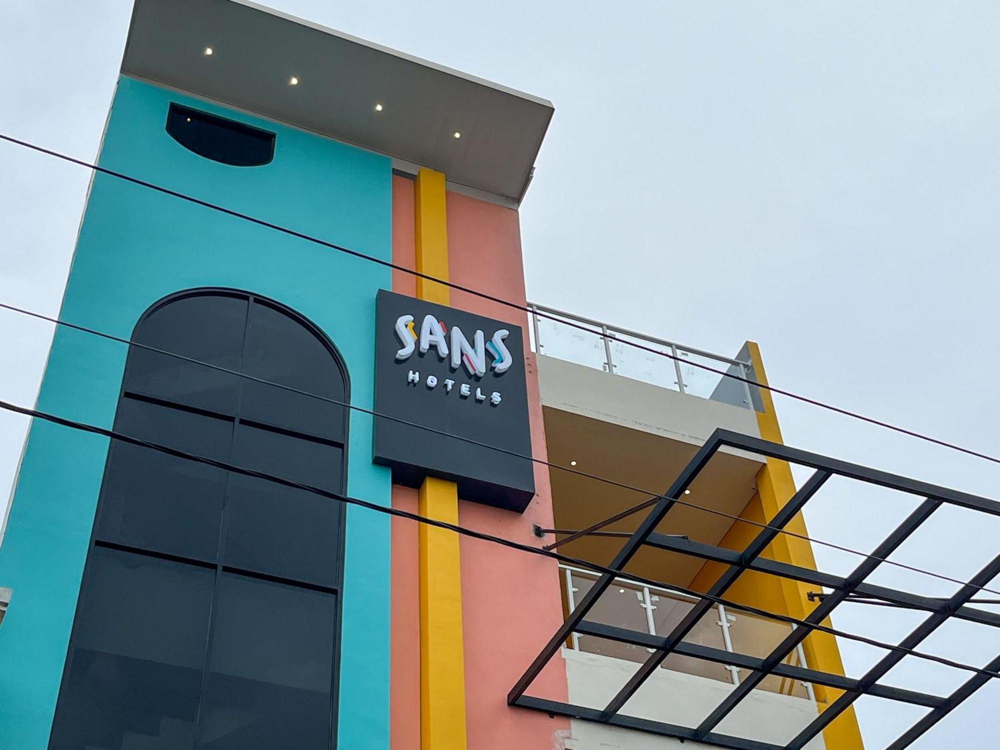 Sans Hotel Premiere Majapahit Semarang Kültér fotó