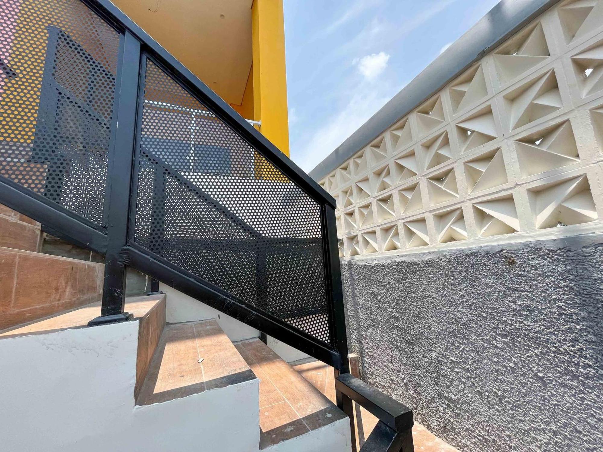 Sans Hotel Premiere Majapahit Semarang Kültér fotó